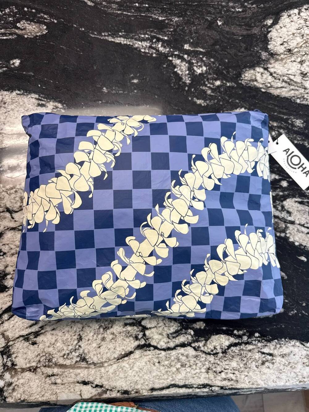 NEW ALOHA COLLECTION max pouch in blue/lavender